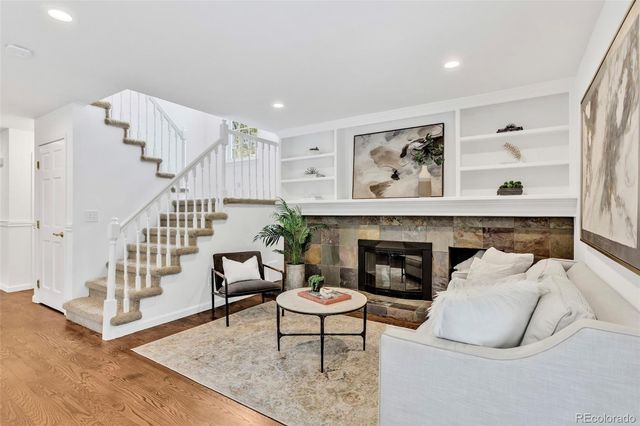 7926 S Roslyn Way, Englewood, CO 80112