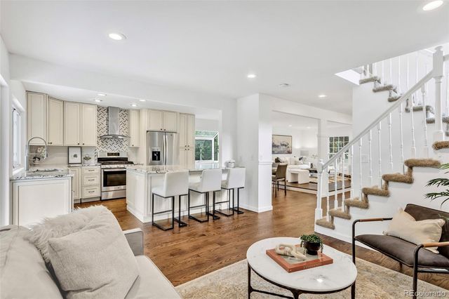 7926 S Roslyn Way, Englewood, CO 80112