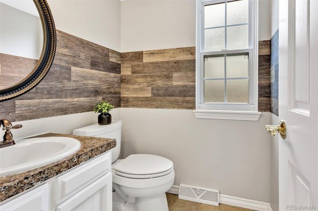 7926 S Roslyn Way, Englewood, CO 80112