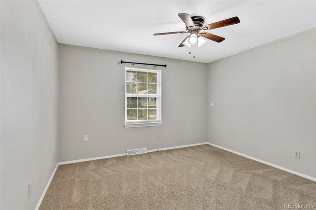 7926 S Roslyn Way, Englewood, CO 80112