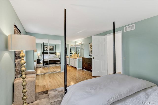 7926 S Roslyn Way, Englewood, CO 80112
