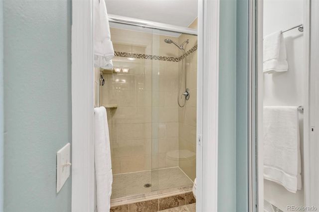 7926 S Roslyn Way, Englewood, CO 80112