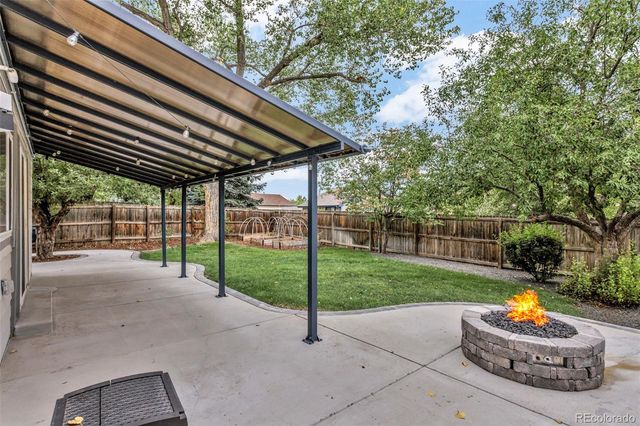 7926 S Roslyn Way, Englewood, CO 80112