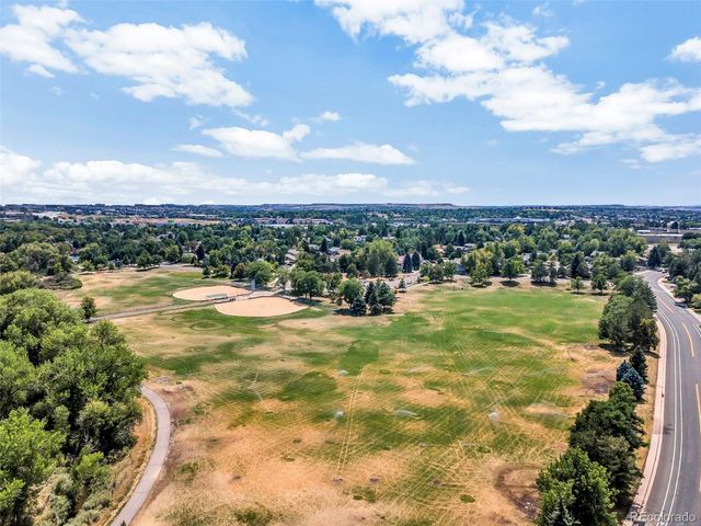 7926 S Roslyn Way, Englewood, CO 80112