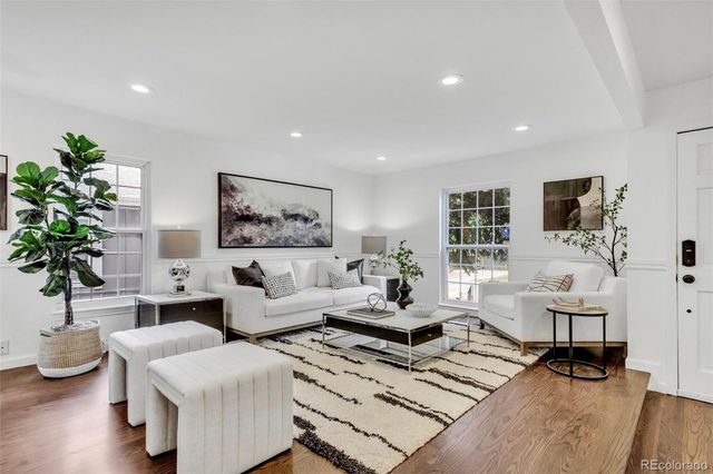 7926 S Roslyn Way, Englewood, CO 80112