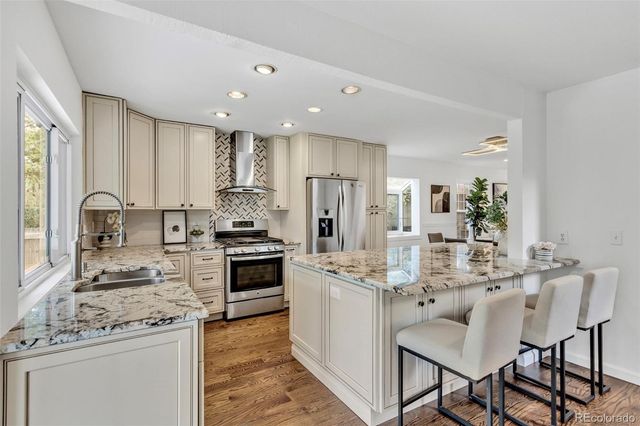 7926 S Roslyn Way, Englewood, CO 80112