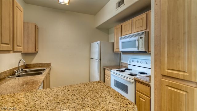 8000 BADURA Avenue 1137, Las Vegas, NV 89113