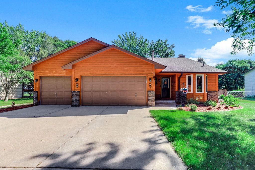 11831 Kerry Street NW, Coon Rapids, MN 55433