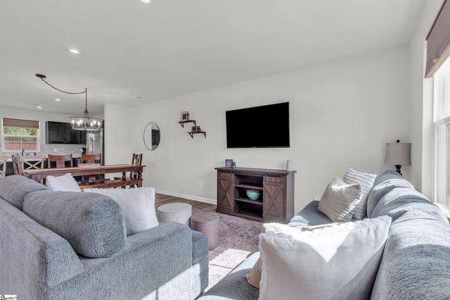 239 Burr Oak Lane, Piedmont, SC 29673