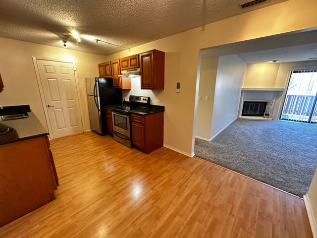1340 Brook Street L, St. Charles, IL 60174