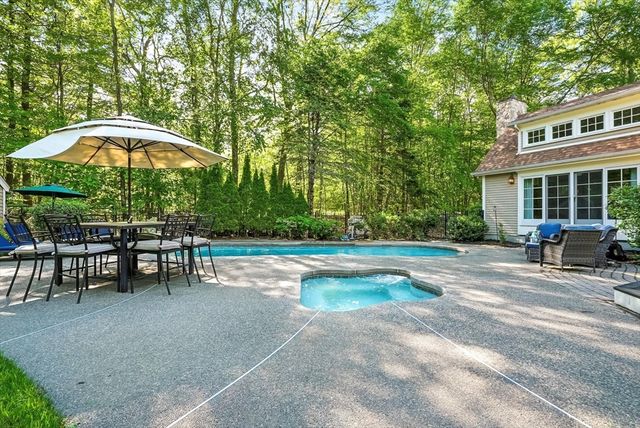 56 Grafton Rd, Upton, MA 01568