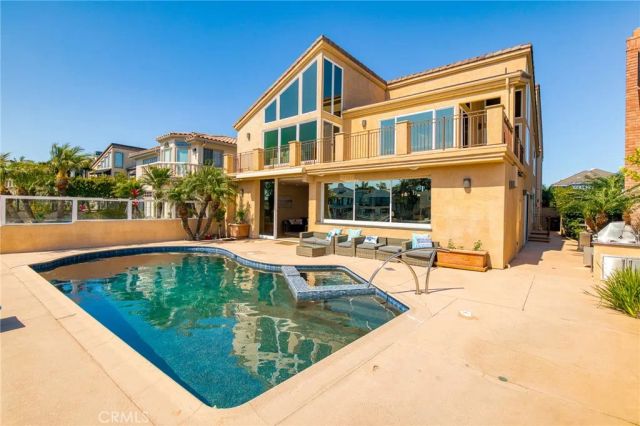16181 Santa Barbara Lane, Huntington Beach, CA 92649