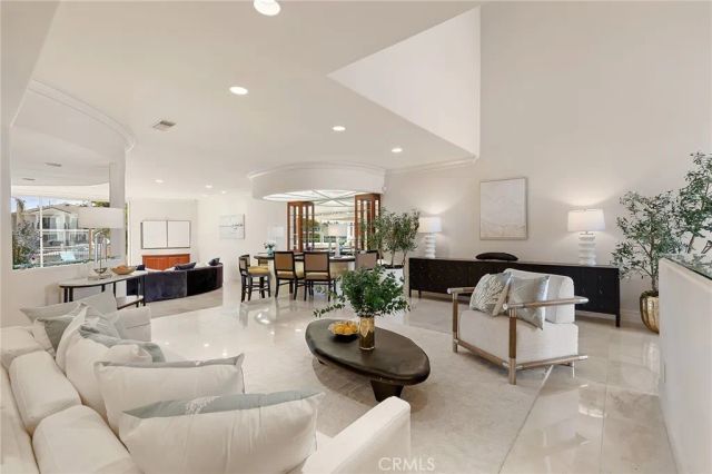 16181 Santa Barbara Lane, Huntington Beach, CA 92649