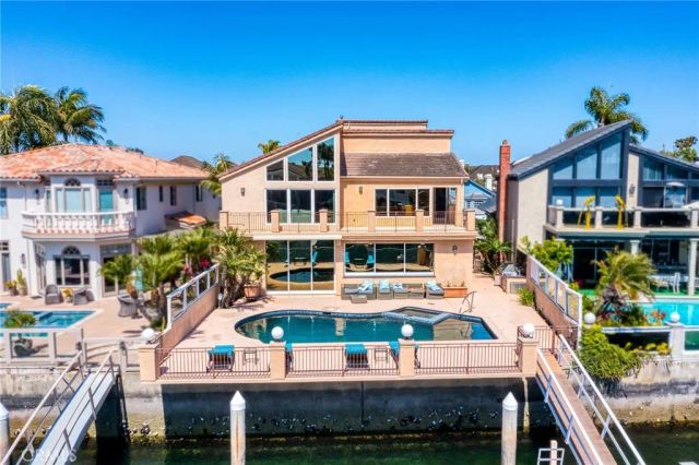 16181 Santa Barbara Lane, Huntington Beach, CA 92649