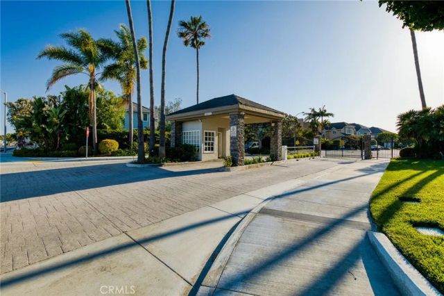16181 Santa Barbara Lane, Huntington Beach, CA 92649