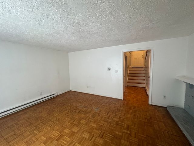 87 Phelps St 87, Marlborough, MA 01752