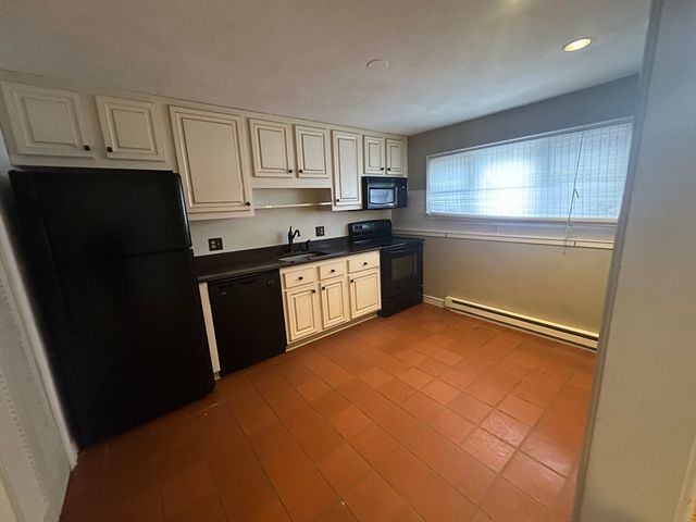 87 Phelps St 87, Marlborough, MA 01752