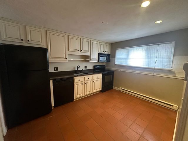 87 Phelps St 87, Marlborough, MA 01752