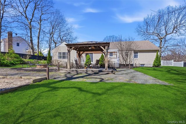 205 Great Rock Drive, Wading River, NY 11792