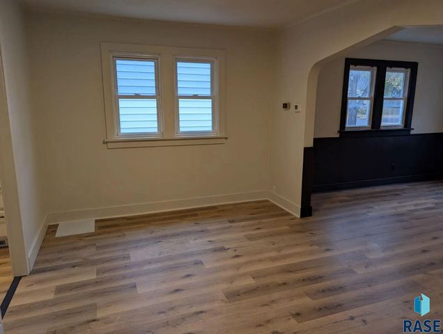 1104 W 6th St Street, Sioux Falls, SD 57104