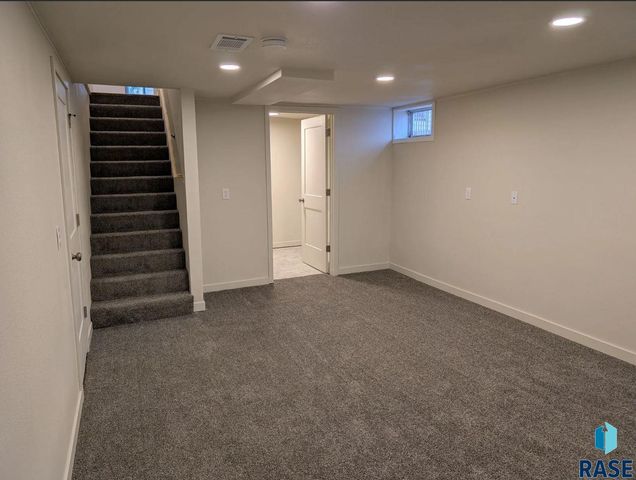 1104 W 6th St Street, Sioux Falls, SD 57104