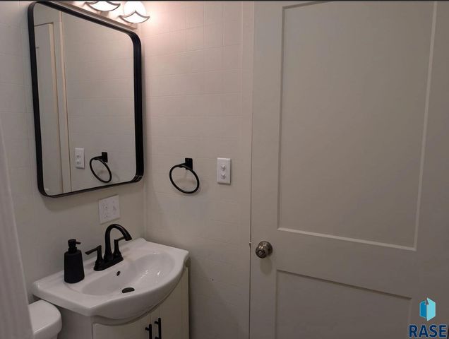 1104 W 6th St Street, Sioux Falls, SD 57104