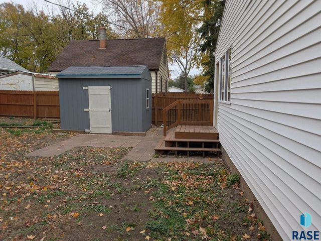 1104 W 6th St Street, Sioux Falls, SD 57104