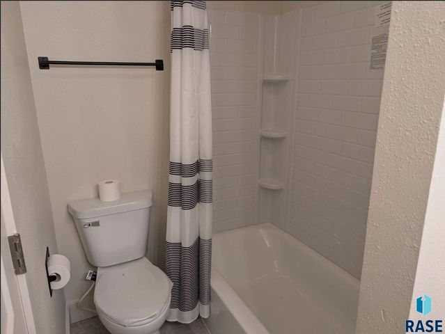 1104 W 6th St Street, Sioux Falls, SD 57104