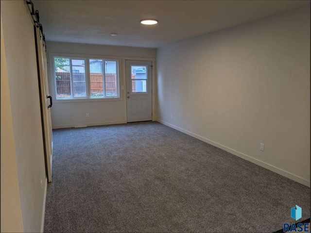 1104 W 6th St Street, Sioux Falls, SD 57104