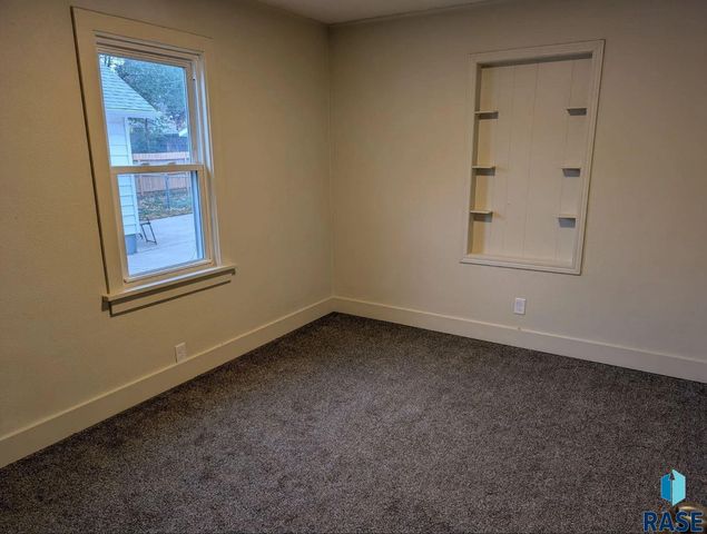 1104 W 6th St Street, Sioux Falls, SD 57104