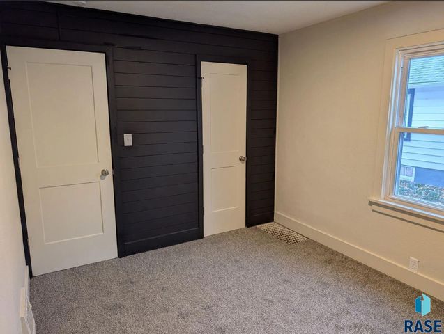 1104 W 6th St Street, Sioux Falls, SD 57104