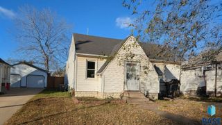 1104 W 6th St Street, Sioux Falls, SD 57104