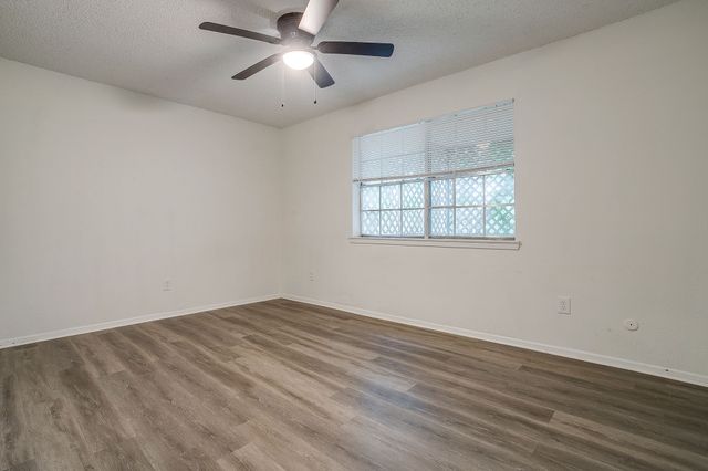 5201 Curzon Avenue 9, Fort Worth, TX 76107