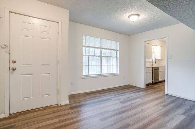 5201 Curzon Avenue 9, Fort Worth, TX 76107