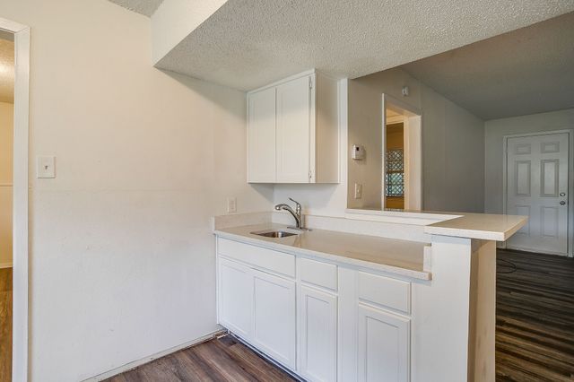 5201 Curzon Avenue 9, Fort Worth, TX 76107