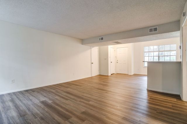 5201 Curzon Avenue 9, Fort Worth, TX 76107