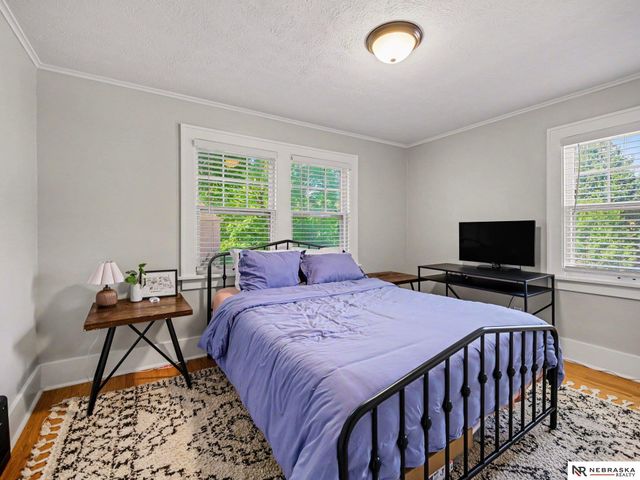 111 S 50th Street, Omaha, NE 68132