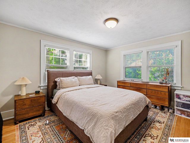 111 S 50th Street, Omaha, NE 68132