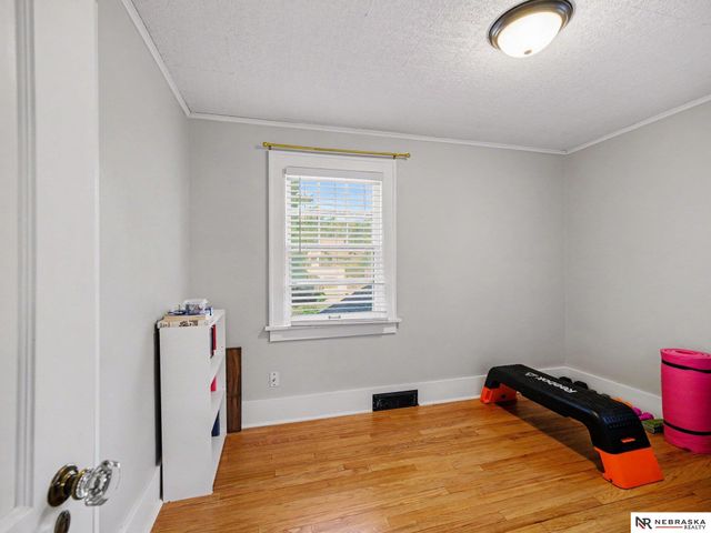 111 S 50th Street, Omaha, NE 68132