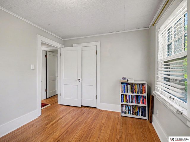 111 S 50th Street, Omaha, NE 68132