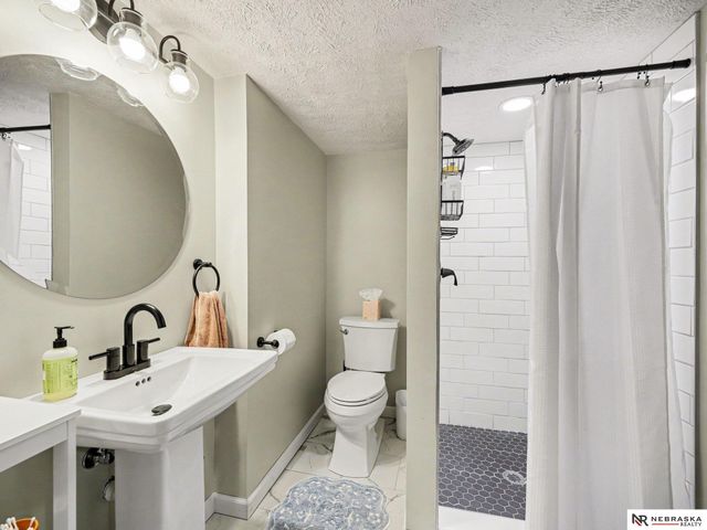 111 S 50th Street, Omaha, NE 68132