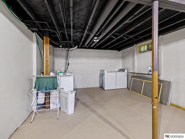 111 S 50th Street, Omaha, NE 68132