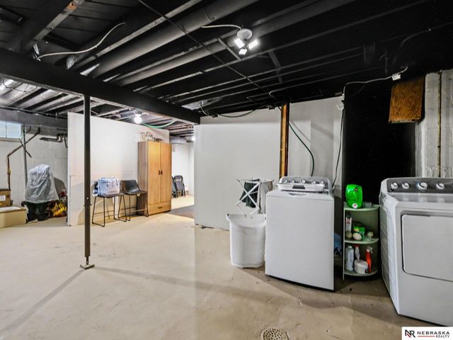 111 S 50th Street, Omaha, NE 68132