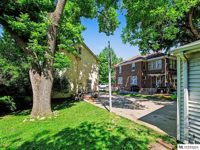111 S 50th Street, Omaha, NE 68132