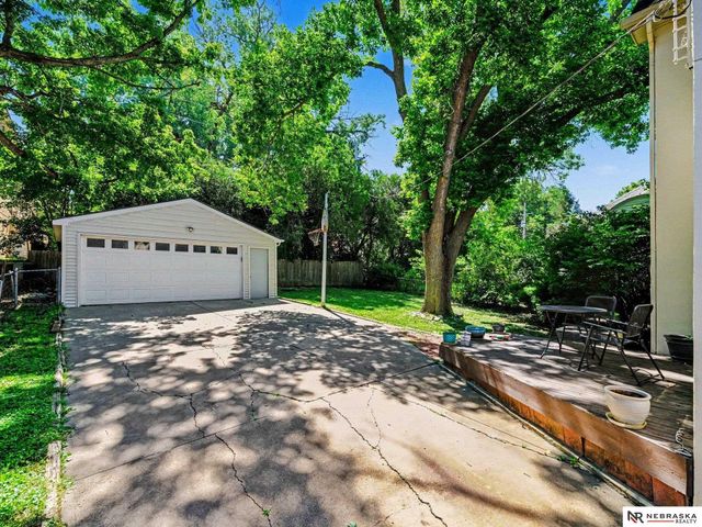 111 S 50th Street, Omaha, NE 68132