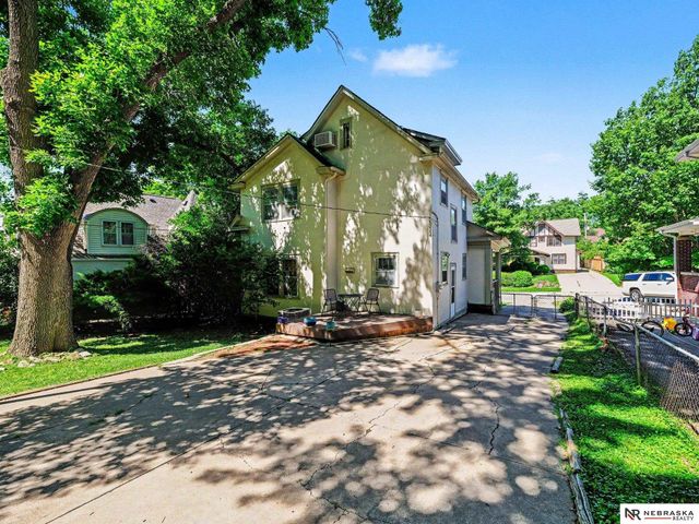 111 S 50th Street, Omaha, NE 68132
