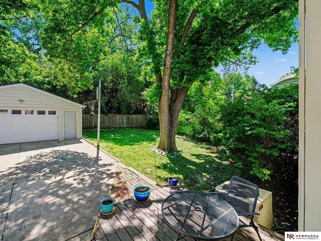111 S 50th Street, Omaha, NE 68132