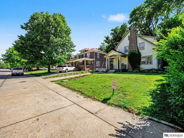 111 S 50th Street, Omaha, NE 68132