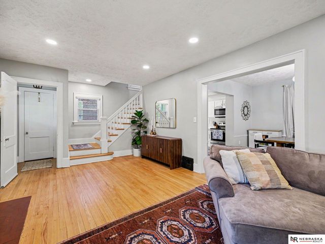 111 S 50th Street, Omaha, NE 68132
