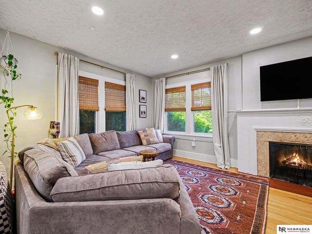 111 S 50th Street, Omaha, NE 68132